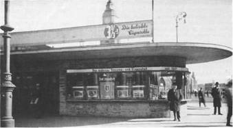 Für „Das moderne Rheuma- und Frauenbad seit 1681" warb am Hamburger Haupt­bahnhof um 1930 ein Ver­kehrspavillon. Die Werbung war erfolgreich, denn viele Hamburger kamen als Kur­gäste nach Bad Bramstedt